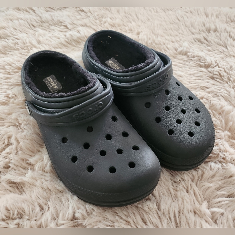 Crocs Classic Lined Fuzzy Clogs